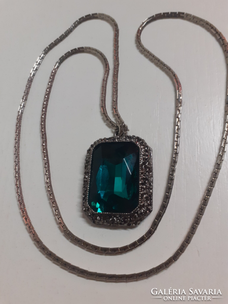 Retro long stainless steel chain with patterned large pendant adorned with polished green glass stone