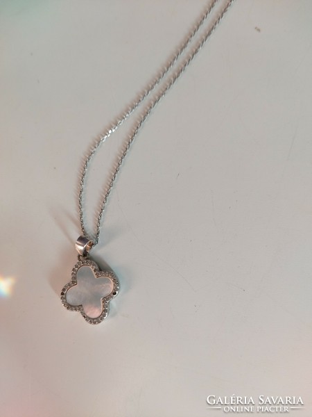 Lucky necklace, pendant similar to the iconic alhambra of the van cleef & arpels brand silver chain
