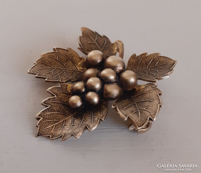 Antique grape leaf in good condition with grape vine on it brooch pin with safety pin