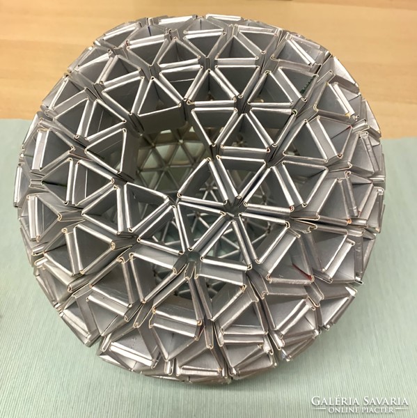Egyedi gyártású Tetra origami asztali lámpa