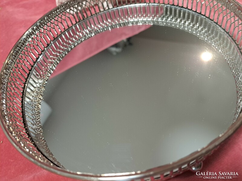 Tray with mirror insert