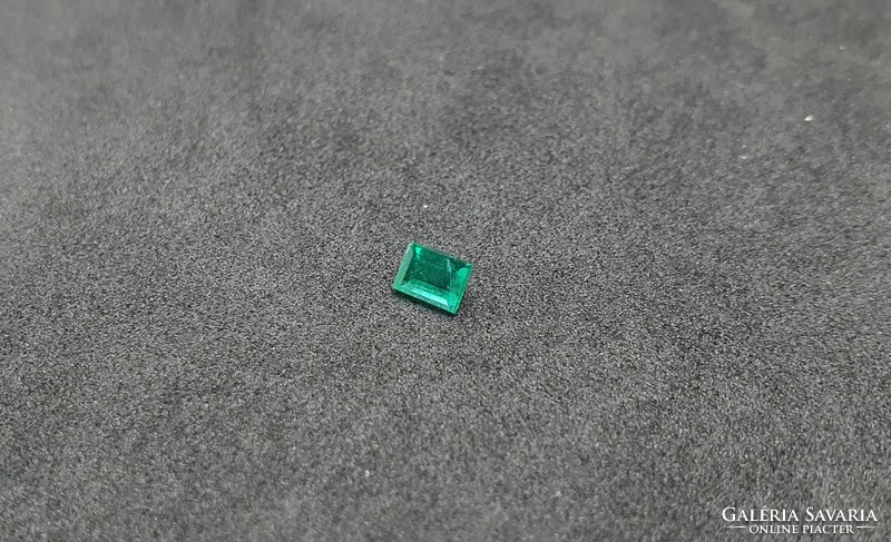 Brazilian emerald 0.33 carats. With certification.