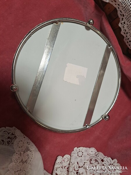 Tray with mirror insert
