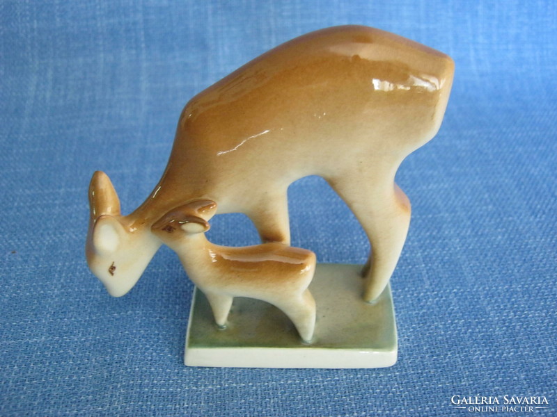 Zsolnay porcelain roe deer with small kid