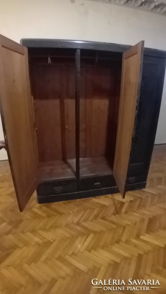 Három ajtós ruhás szekrény, XX. század eleje