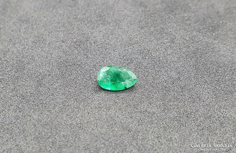 Brazilian emerald drop cut 0.79 Carat. With certification.