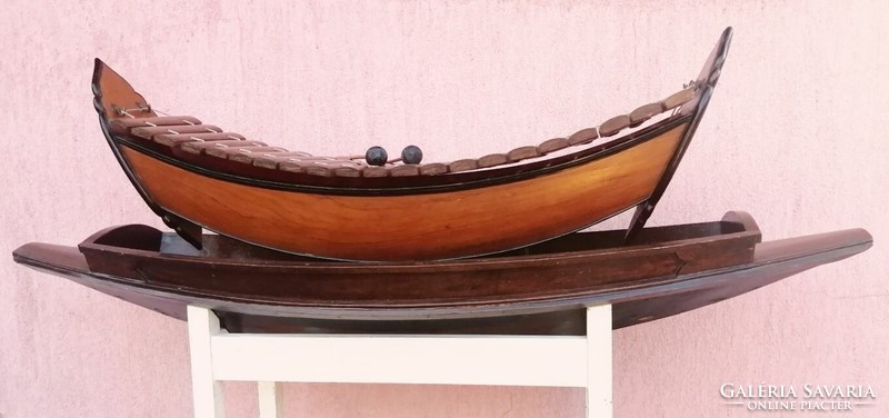 Gamelán különleges csónak testű ütős hangszer. Thaiföldi egyedi ritkaság