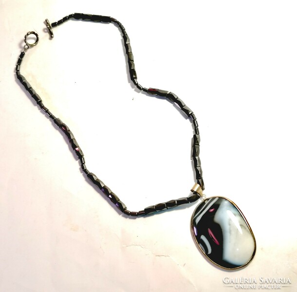 Ahat pendant, necklace (1141)