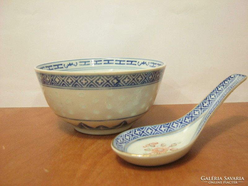Chinese porcelain transparent rice grain pattern bowl with rice bowl and added porcelain spoon