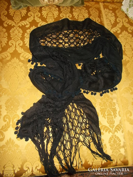 A special black scarf. 200X27 cm