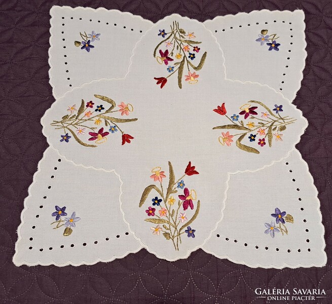 Floral embroidered tablecloth (l4482)