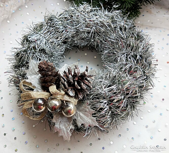 Régi ezüst színű drótos girland és gablonz díszítésű koszorú ajtódísz 21cm karácsonyi dekoráció
