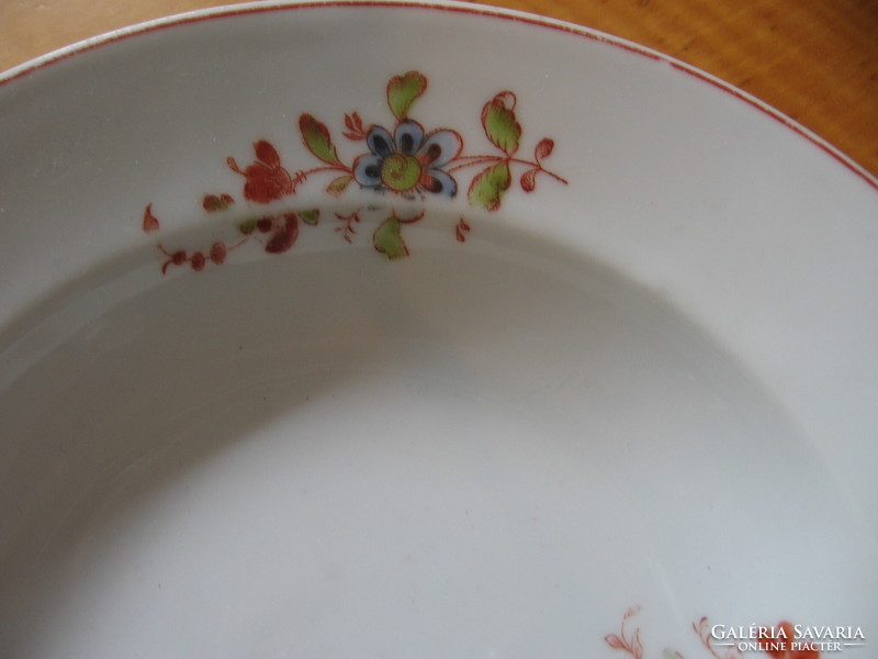 Antik, kézzel festett, falra is akasztható leveses tányér.