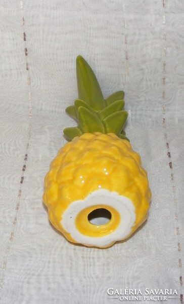 Porcelán ananász dísztárgy