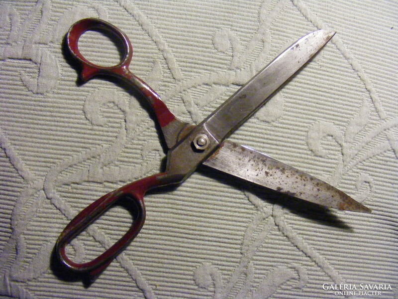 Old trusetal tailor's scissors