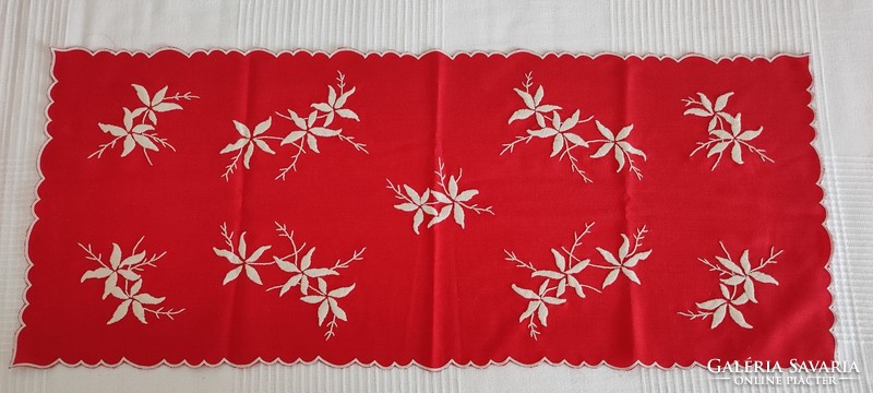 Table runner in very nice condition