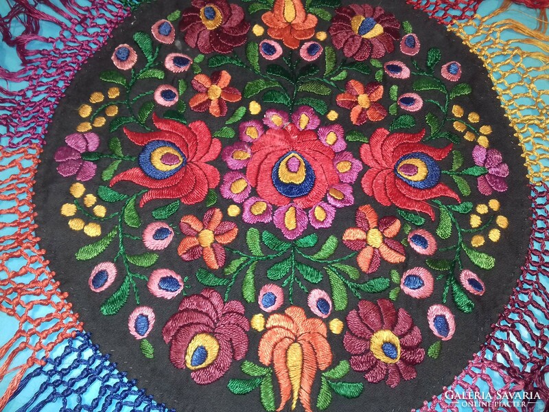 Diameter of silk embroidered matyó tablecloth: 27 cm - 60 cm with fringe