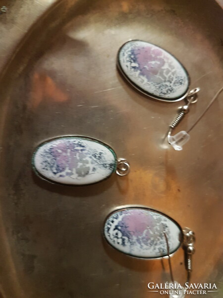 Pendant with retro enamel decoration, earrings with an abstract flower pattern, cheap, can be repaired.