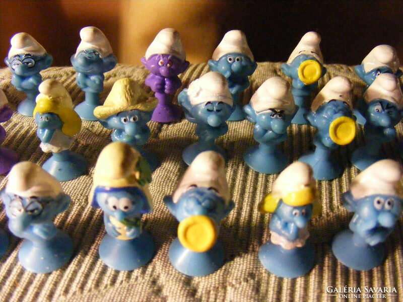 50 Stikeez figures of Huppies and Dwarves