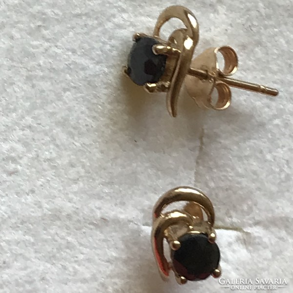 Yellow gold earrings with genuine sapphires