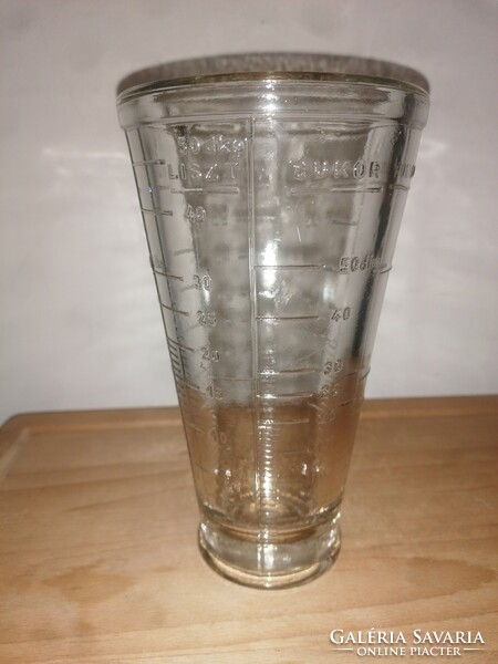Kitchen glass measuring cup