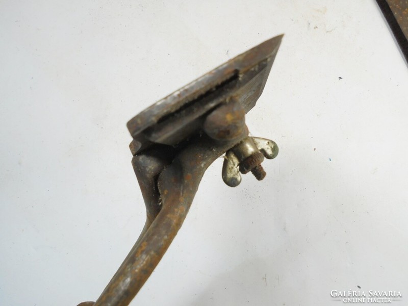 Old antique dog sheep and animal shearing hand shears with delta mark
