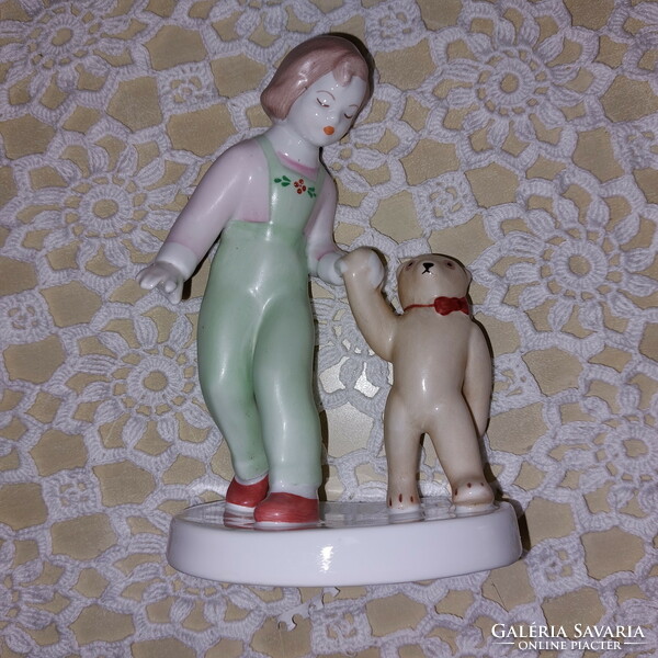 Aquincumi, ritka festésű, macival sétáló kislány porcelán figura, nipp