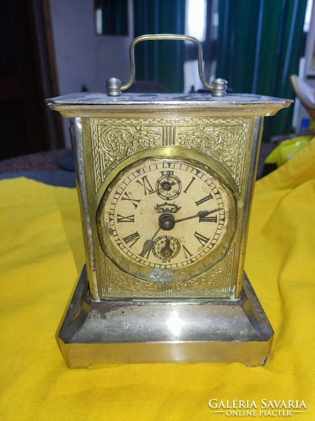 Retro traveling clock with musical mechanism