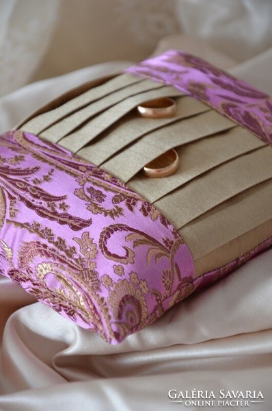 Silk ring pillow with Turkish pattern