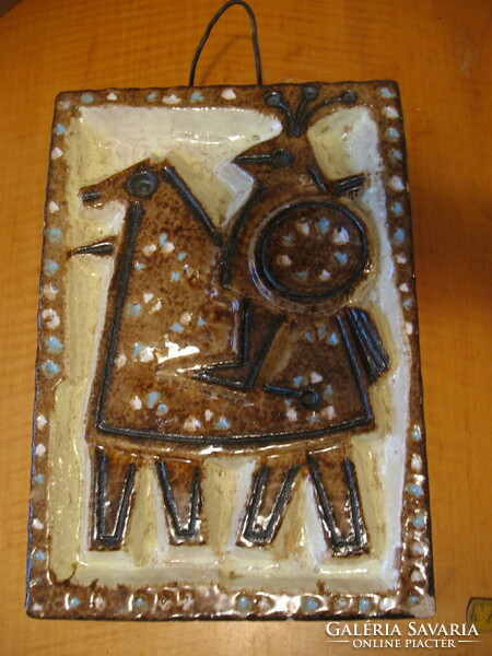 Zsolnay pirogránit lovag falikép