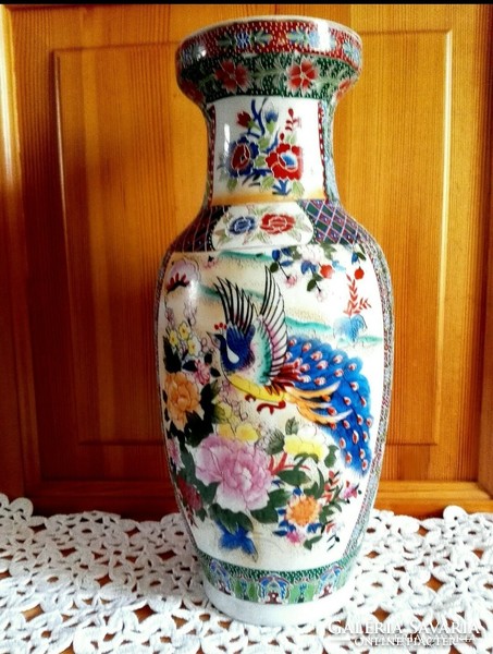 Beautiful, old hand-painted Chinese vase 34x17cm.
