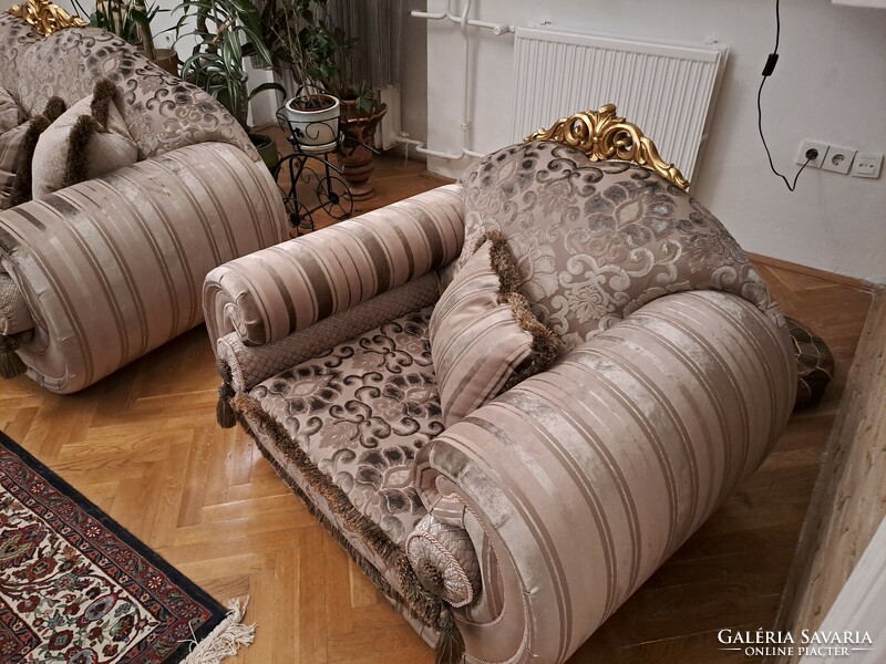 Flawless original Italian luxury sofa set, redesigned in baroque style