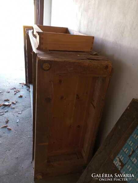 Antik ónémet szekrény eladó bútorfelújítóknak!