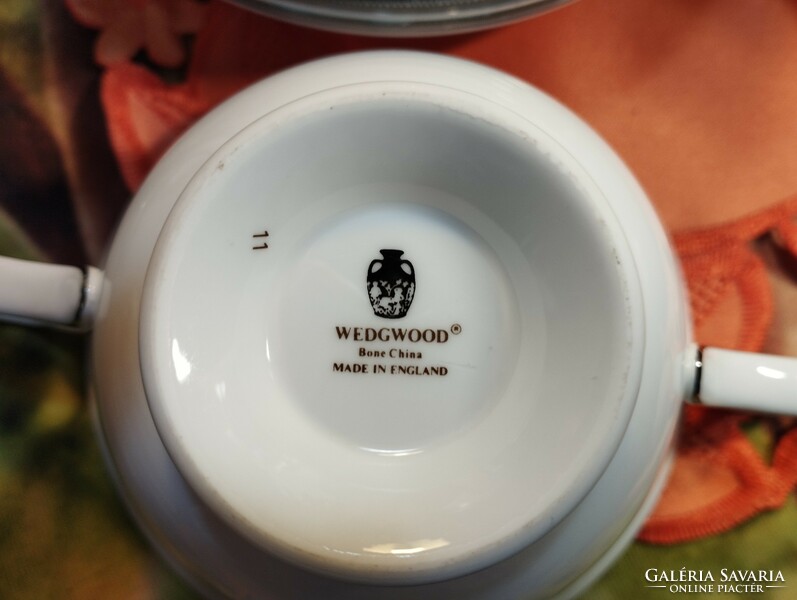 Wedgwood 25-piece English porcelain set