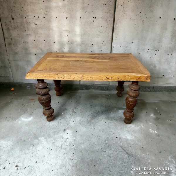 Retro, vintage, loft design dohànyzó asztal