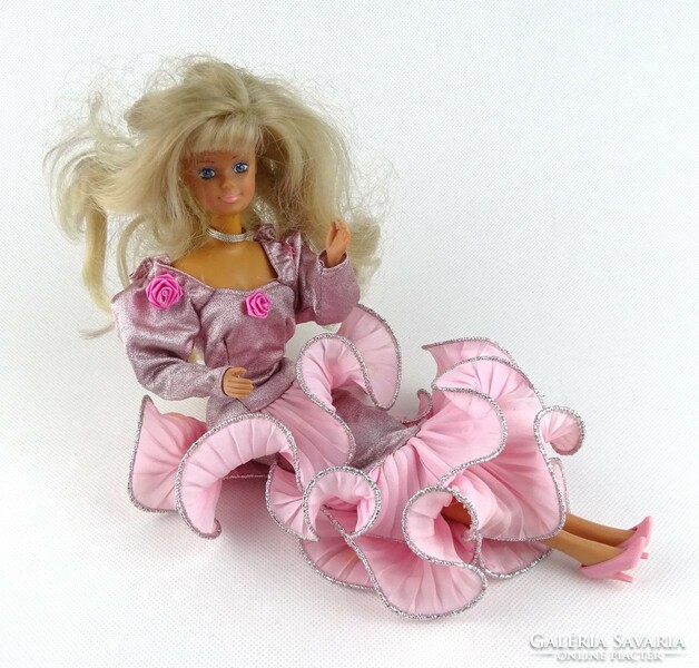 1K003 Petra Barbie baba eredeti ruhában