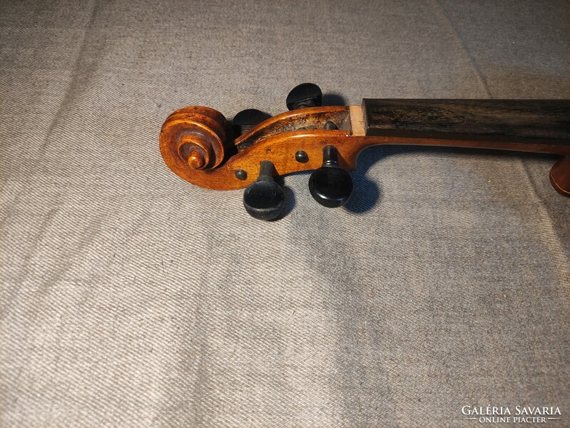 Antique violin requires minor repairs (see photos)