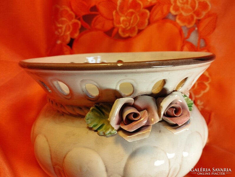 Gyönyörű antik áttört porcelán kaspó