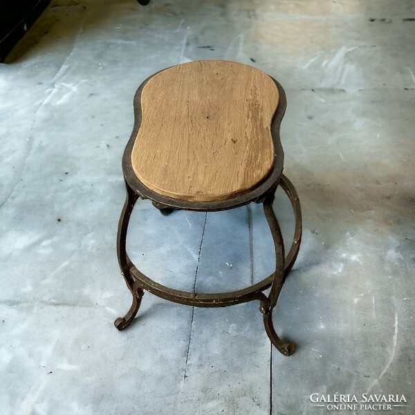 Retro vintage kovácsoltvas ülőke, virágtartó, lerakó asztal