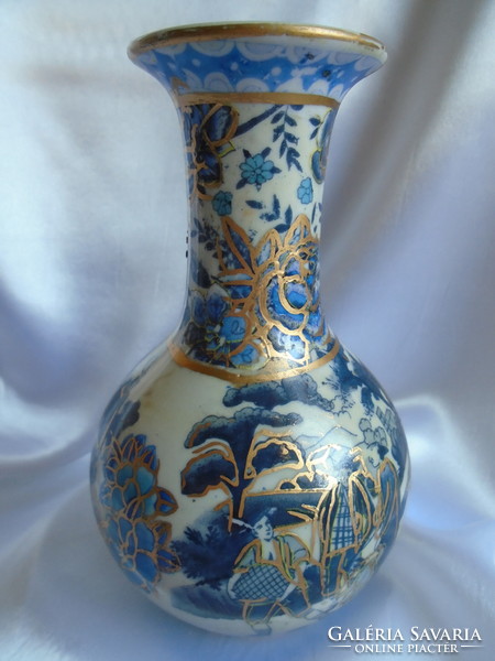 Kínai váza   15.5 cm.
