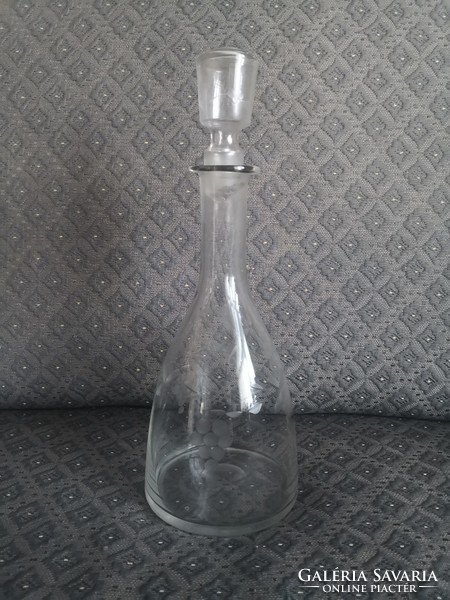 Szőlő mintás, gravírozott és metszett üveg butélia dugóval