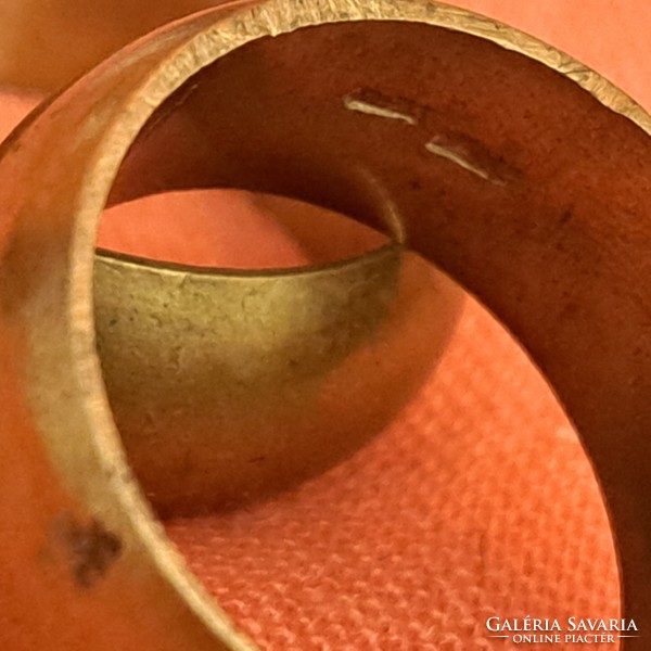 Pair of marked copper rings, 1 cm