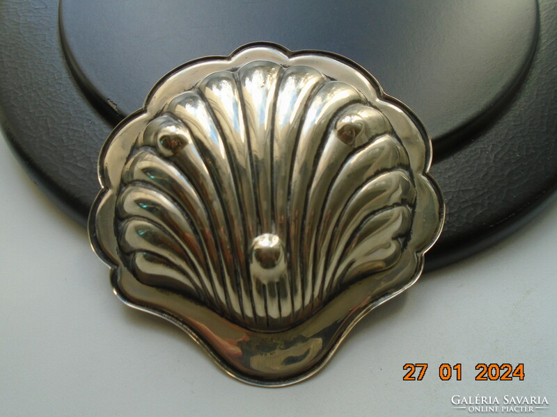 Silver-plated epns English shell bonbonier on globe-shaped legs