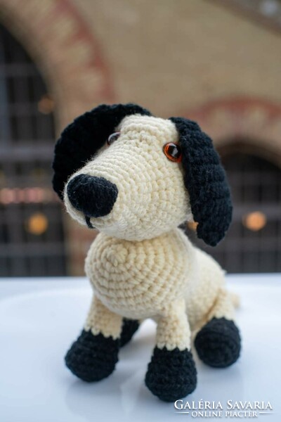 Self-designed crochet dog craft toy with surprising flower seeds (dettyamigurumi)