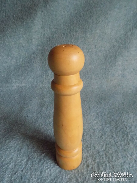 Wooden salt shaker, 20 cm high (12)