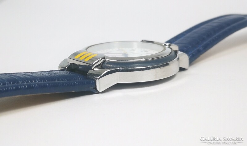 Vintage adidas watch! With new battery, well-functioning structure, leather strap, in good condition!