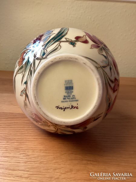 Kézi festésű Zsolnay porcelán váza 18 cm.