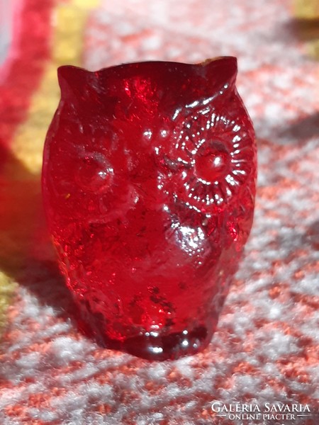 Vintage burgundy Czech glass owl, paperweight from jablonec