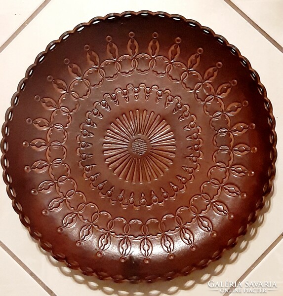 Retró vastag bőrből készült iparművészeti fali dísz , tányér nagy méretű 35,5 cm