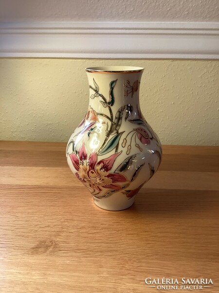 Kézi festésű Zsolnay porcelán váza 18 cm.